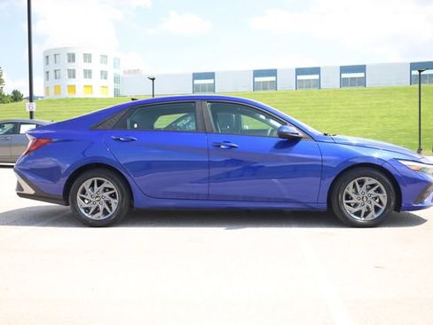 Used 2024 Hyundai Elantra SEL FWD image 4