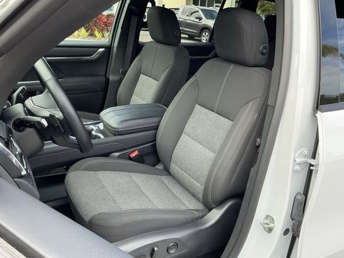 Used 2025 GMC Acadia Elevation image 33