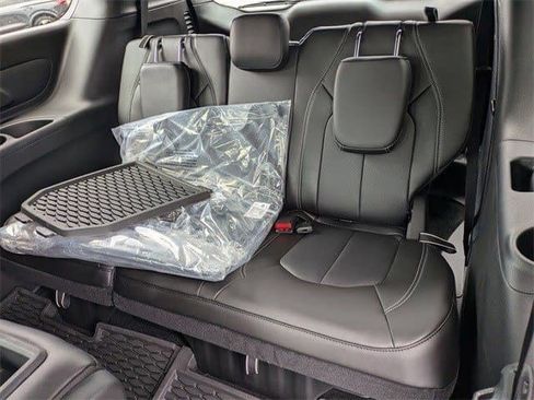 New 2026 Chrysler Pacifica Select image 24
