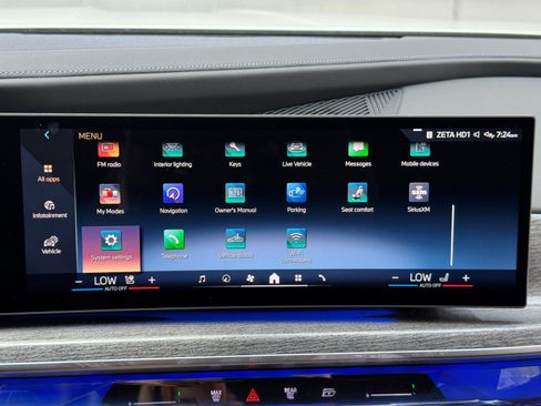 Used 2023 BMW 740i w/ Parking Assistance Package RWD image 29