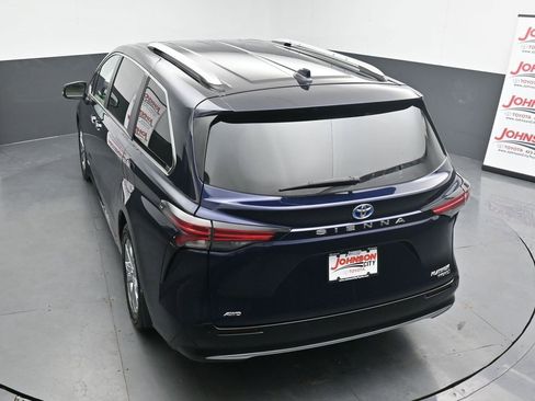 Used 2021 Toyota Sienna Platinum image 29