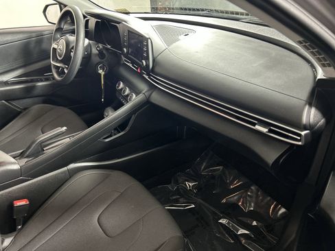 Used 2021 Hyundai Elantra SE image 27