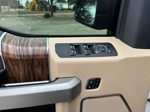 Used 2019 Ford F150 Lariat image 12