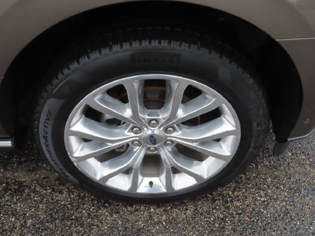 Used 2019 Ford Expedition Limited w/ Equipment Group 302A AWD/4WD image 14