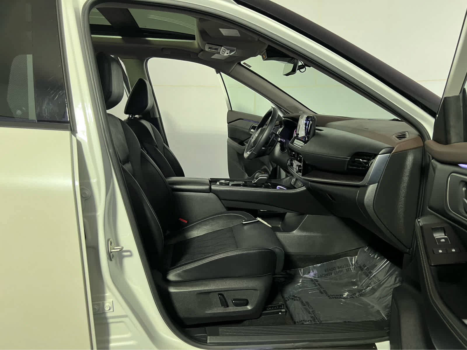 Used 2023 Nissan Rogue Platinum w/ Platinum Premium Package AWD/4WD image 30