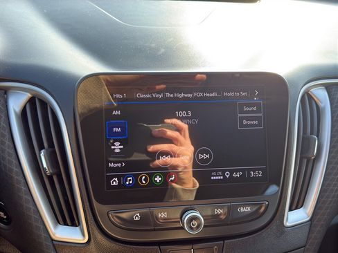 Used 2023 Chevrolet Malibu LT w/ Sport Edition image 17