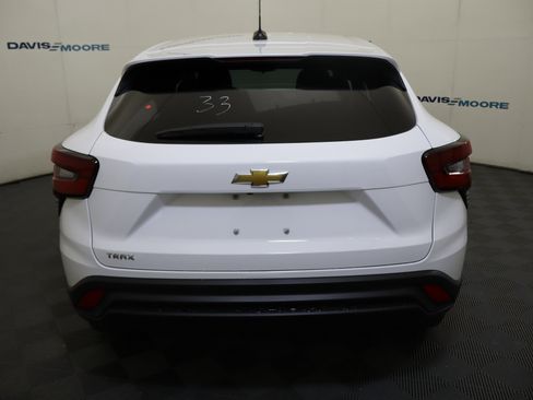 New 2026 Chevrolet Trax LS w/ LS Convenience Package FWD image 8