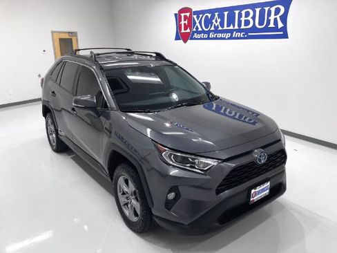 Used 2021 Toyota RAV4 XLE w/ XLE Grade Weather Package image 38