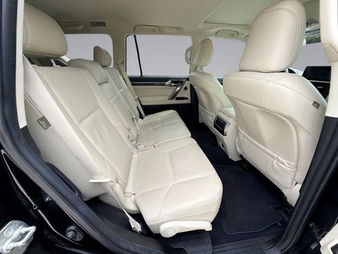 Used 2023 Lexus GX 460 Luxury w/ Accessory Package AWD/4WD image 17