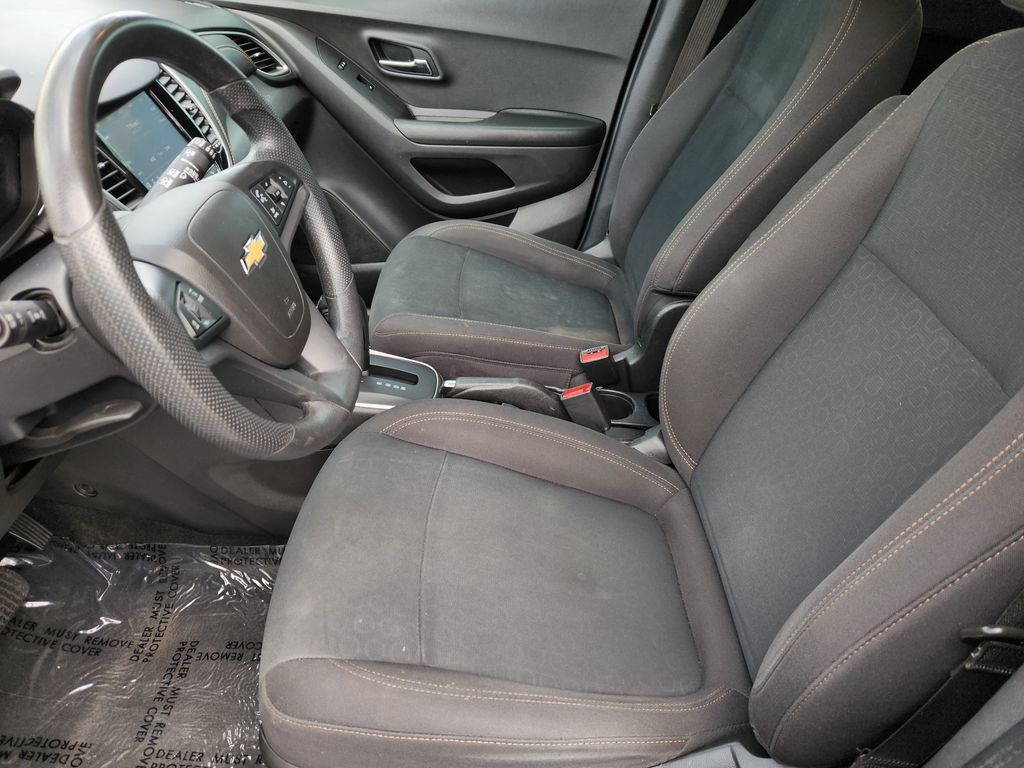 Used 2021 Chevrolet Trax LS w/ Tint and Cruise Package FWD image 4