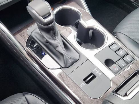 New 2026 Toyota Highlander Platinum AWD/4WD image 17