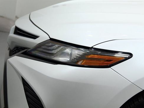 Used 2019 Toyota Camry XSE image 16