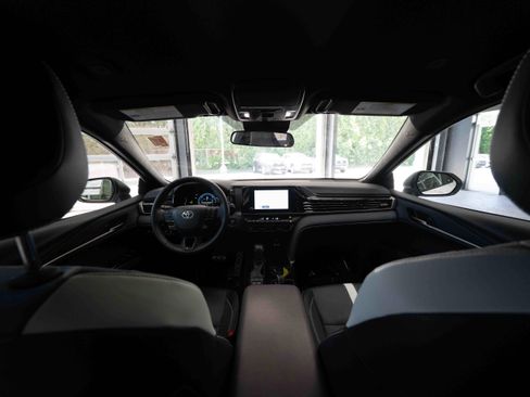 Used 2025 Toyota Camry SE FWD image 19