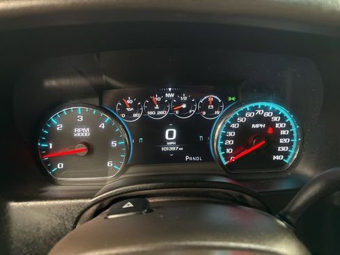 Used 2018 Chevrolet Suburban Premier image 36