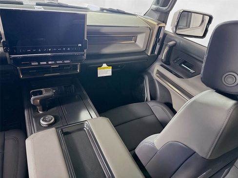 New 2025 GMC Hummer EV 2X image 17