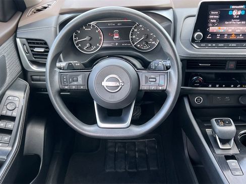 Used 2023 Nissan Rogue SV image 16