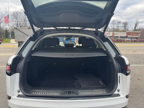 Used 2018 Land Rover Range Rover Velar S image 33