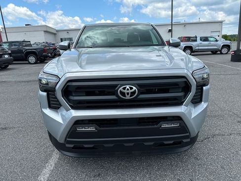 Used 2025 Toyota Tacoma SR5 image 2