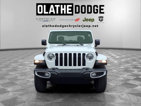 Used 2023 Jeep Gladiator Sport image 32