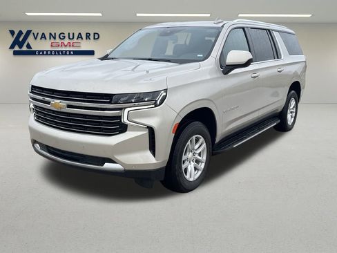 Used 2024 Chevrolet Suburban LT image 1