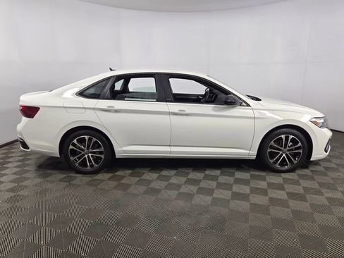 Used 2024 Volkswagen Jetta Sport image 11