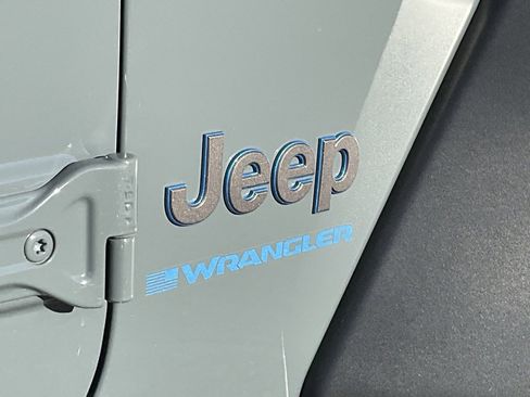 Used 2024 Jeep Wrangler Unlimited image 26