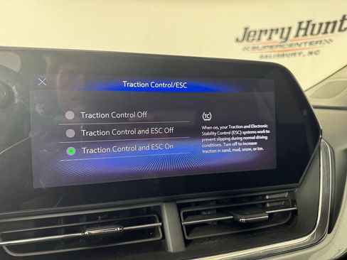 Used 2025 Chevrolet Trax LT w/ LT Convenience Package FWD image 17