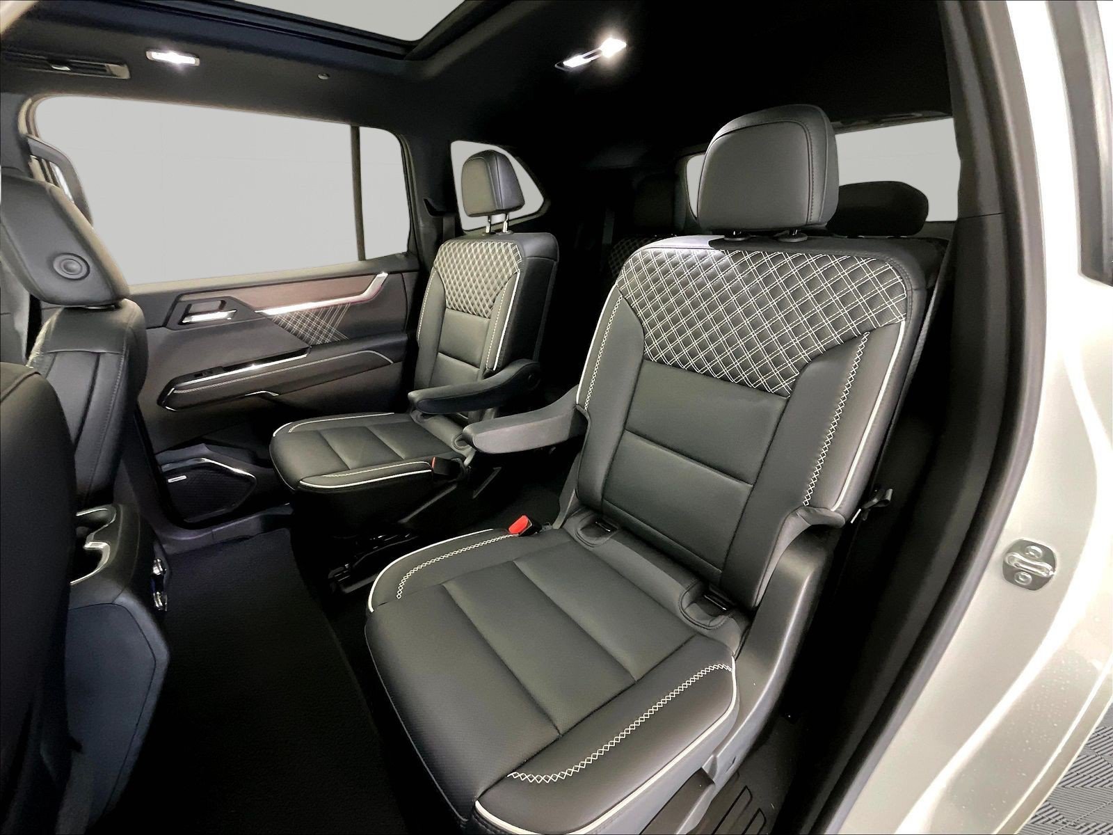 Used 2025 GMC Acadia Denali FWD image 22