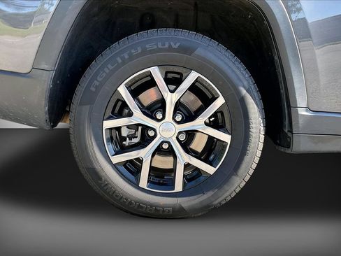 Used 2024 Jeep Grand Cherokee L Limited AWD/4WD image 38