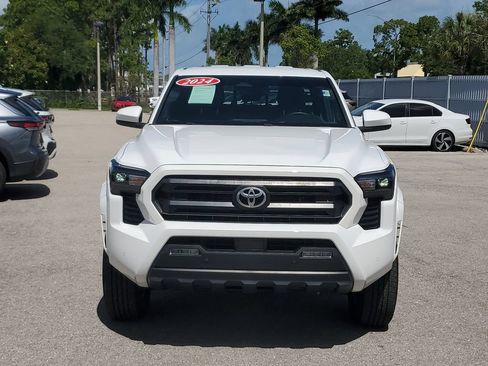 Used 2024 Toyota Tacoma SR5 AWD/4WD image 10