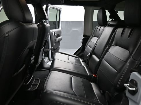 Used 2023 Jeep Wrangler Unlimited Sahara w/ Cold Weather Group image 19