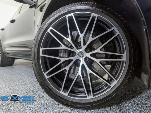 Used 2024 Porsche Macan AWD/4WD image 54
