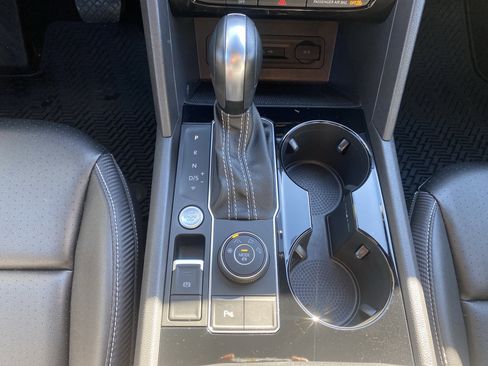 Used 2021 Volkswagen Atlas Cross Sport SEL image 16