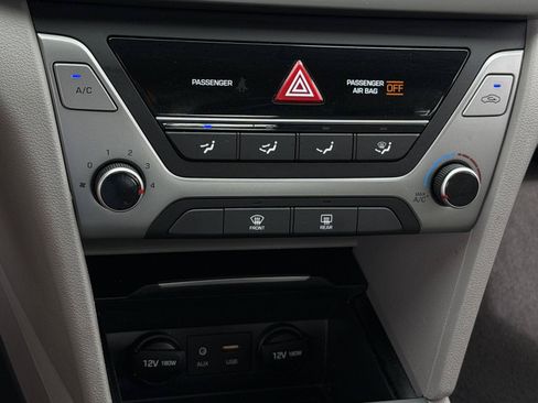 Used 2018 Hyundai Elantra SE w/ SE Connectivity Package 04 FWD image 13