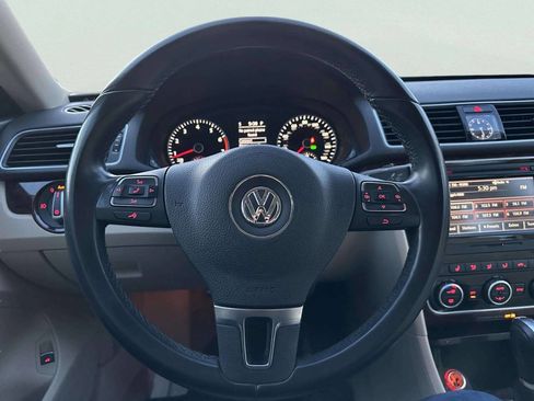 Used 2013 Volkswagen Passat 2.5 SEL Premium image 22