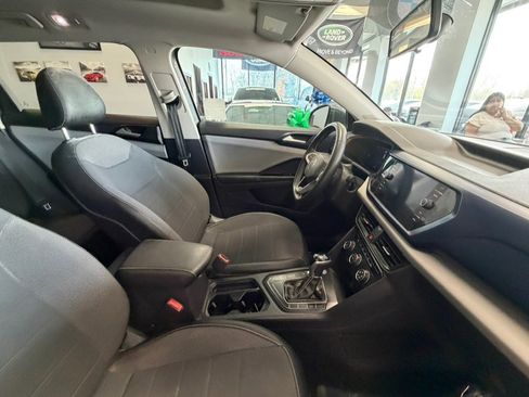 Used 2022 Volkswagen Taos SE w/ Panoramic Sunroof Package image 40