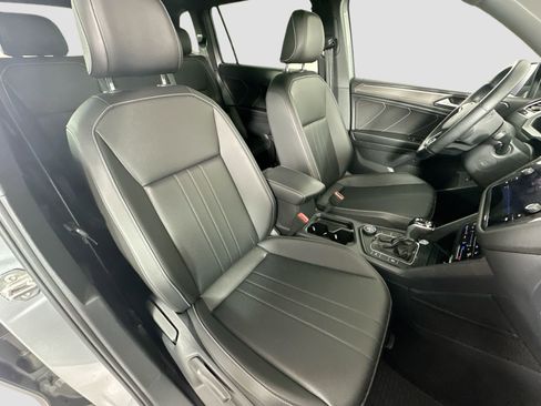 Certified 2022 Volkswagen Tiguan SE R-Line image 26