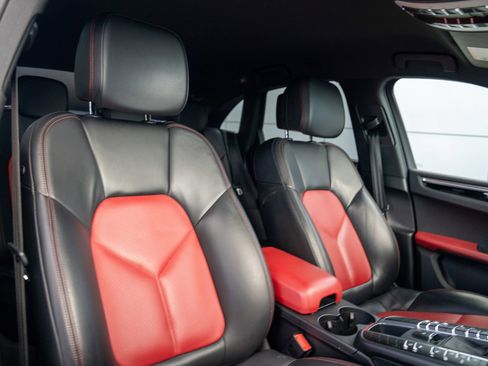 Used 2020 Porsche Macan S image 26