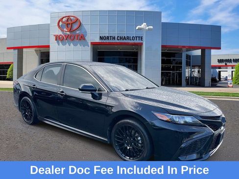 Used 2024 Toyota Camry SE FWD image 1
