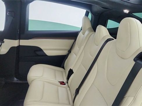 Used 2024 Tesla Model X image 32