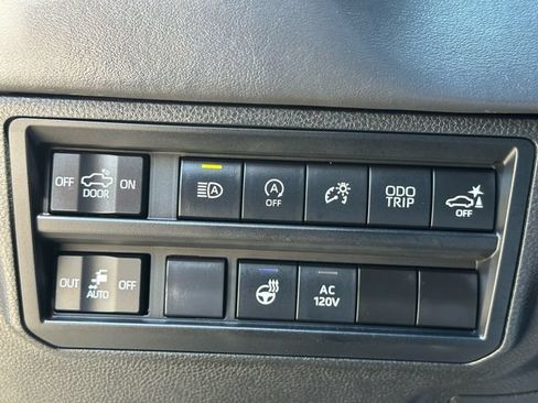Certified 2022 Toyota Tundra Platinum w/ Advanced Package AWD/4WD image 30