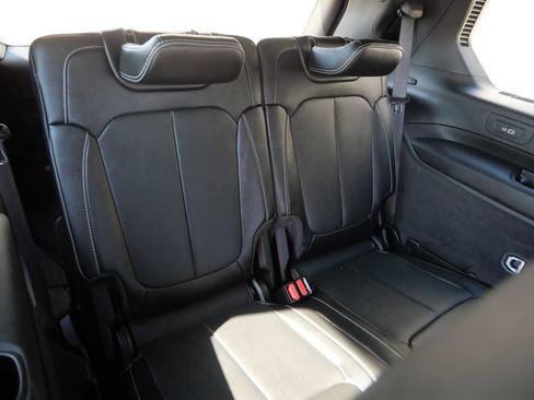 Used 2022 Jeep Grand Cherokee L Overland w/ Luxury Tech Group IV AWD/4WD image 18