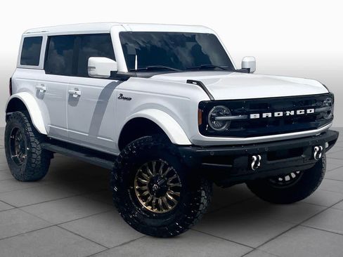 Used 2023 Ford Bronco Outer Banks w/ Sasquatch Package AWD/4WD image 3