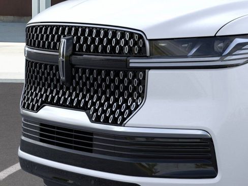 New 2026 Lincoln Navigator Reserve AWD/4WD image 17