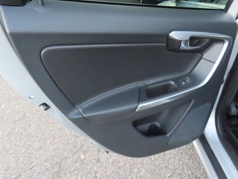 Used 2016 Volvo XC60 T5 Premier image 10