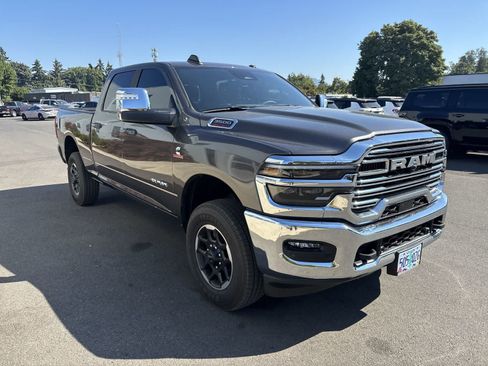 Used 2025 RAM 3500 Laramie AWD/4WD image 7