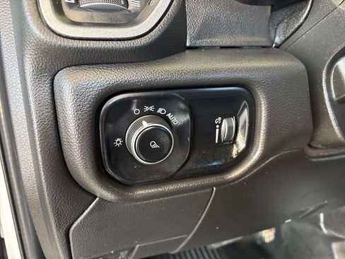 Used 2024 RAM 2500 Tradesman w/ Chrome Appearance Group AWD/4WD image 11