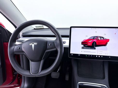 Used 2024 Tesla Model Y 2WD image 3