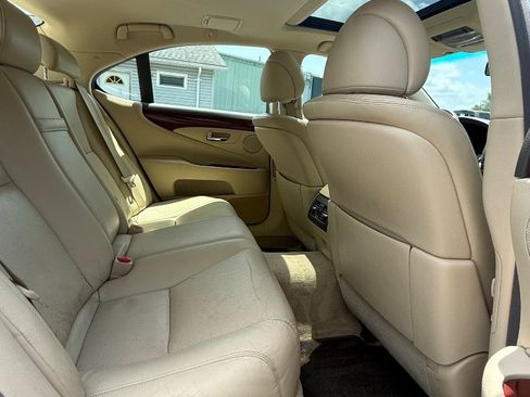 Used 2012 Lexus LS 460 w/ Comfort Pkg RWD image 22