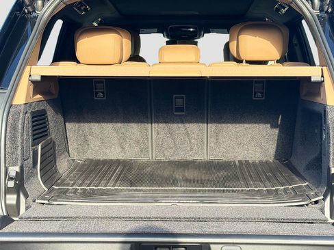 Used 2025 Land Rover Range Rover Autobiography image 11